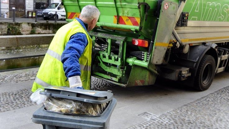 Tari, i costi si abbassano e a Milano la tassa rifiuti può calare del 4% per le abitazioni
