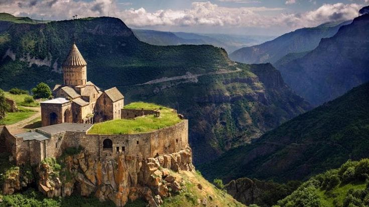 Armenia, meraviglia di confine. Montagne che stordiscono e monasteri antichi. Scopriamola così