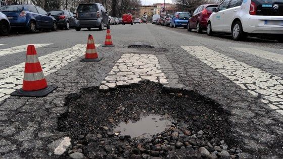 Maltempo a Milano: in un mese oltre 430 interventi di manutenzione su strade e marciapiedi
