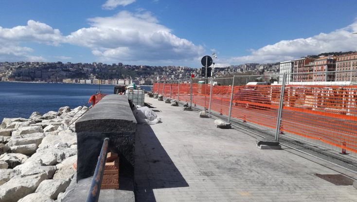 Napoli, sul lungomare risistemato il muretto danneggiato dal maltempo