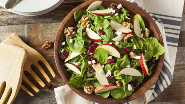 Noci, mandorle & co: la frutta secca per le saporite insalate d'autunno