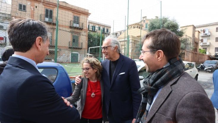 Miceli, passeggiata al Borgo Vecchio tra rifiuti e campetti a pezzi: "Voglio ricucire le ferite"