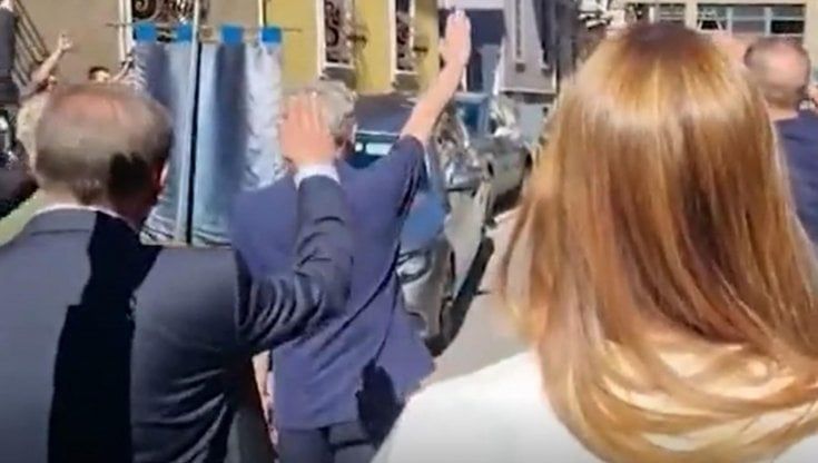 Hanno tutti ragione | Un saluto mezzo Romano