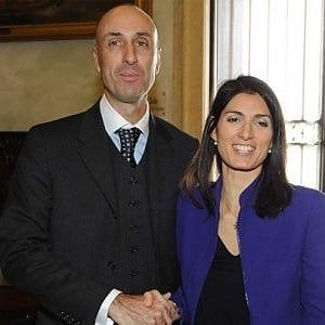 Scandalo stadio, Raggi: su di me accanimento perché donna. Un caso Di Maio che salta Porta a Porta