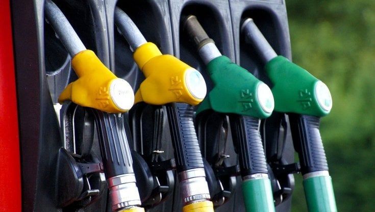 Prove tecniche di caro vacanze: volano i prezzi di benzina e treni