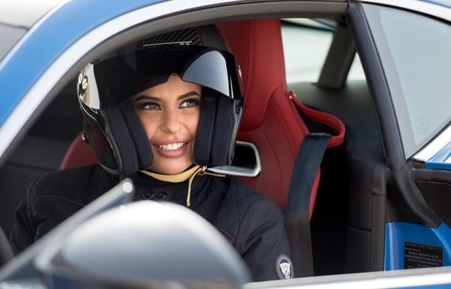 Arabia Saudita, Jaguar festeggia così la fine del divieto di guida per le donne