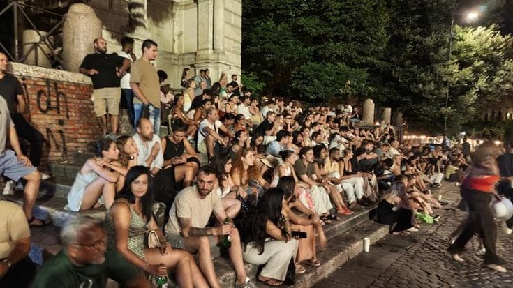 L’estate di Trastevere fatta di notti sotto assedio, turismo, alcol e risse