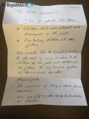 Pedofilia, le vittime australiane scrivono al Papa