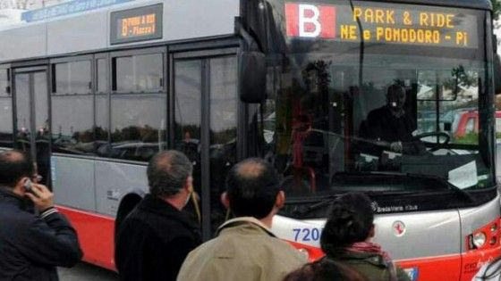 Autisti assenteisti a Bari, l'ira del sindaco. Nel videomessaggio: "Vendo l'azienda"