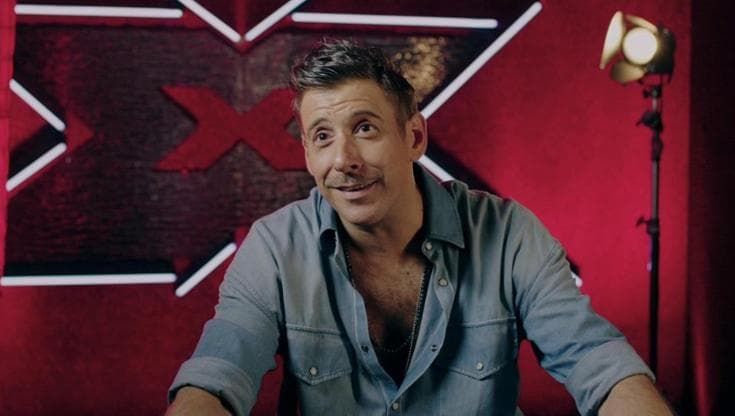 X Factor, tutti nel backstage: tra giudici e artisti lo show scalda i motori