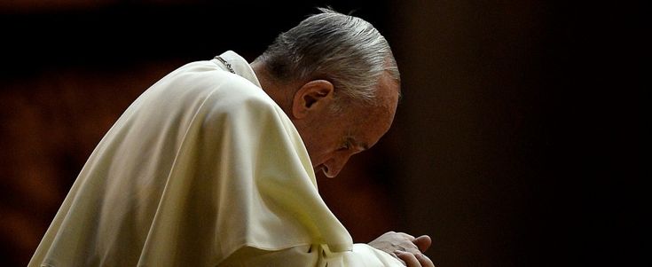 Papa Francesco disegna la chiesa del futuro. L'appello ai politici:&nbsp; "Questa economia uccide"