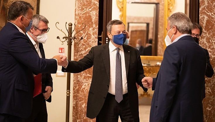 Green Pass per lavorare, i sindacati a Draghi: "Non sia arma per licenziare"