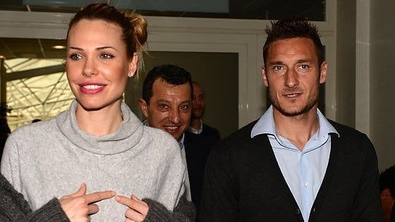 Dalle estati a Torvajanica a fine anni Settanta, all'esordio a 16 anni davanti a papà Enzo