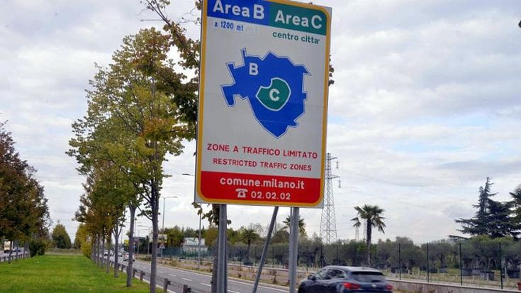 Area C, i medici scrivono al sindaco Sala: “Regole troppo restrittive per parcheggi e circolazione, multe ingiuste”