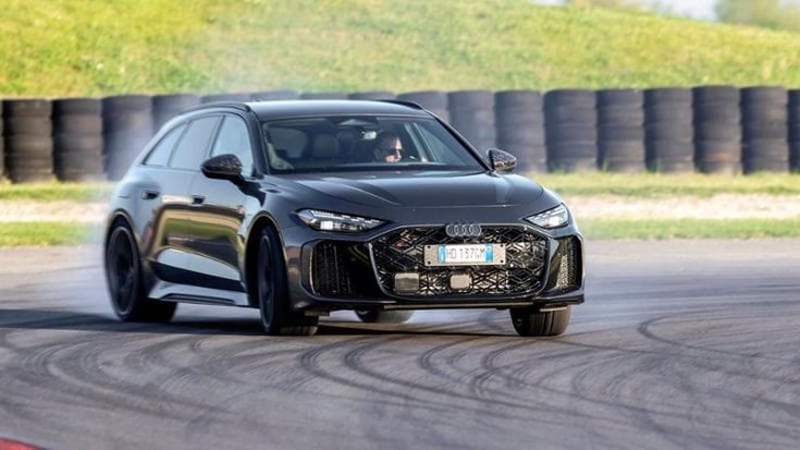 RS5, rivoluzione ibrida plug-in: così Audi rilancia la familiare da pista