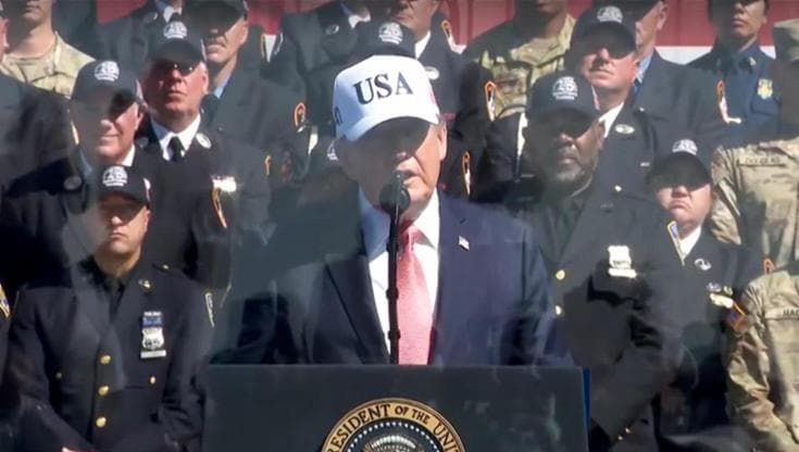 11 Settembre, Trump cambia versione: "Andai subito a Ground Zero, pompieri mi portarono via di peso"
