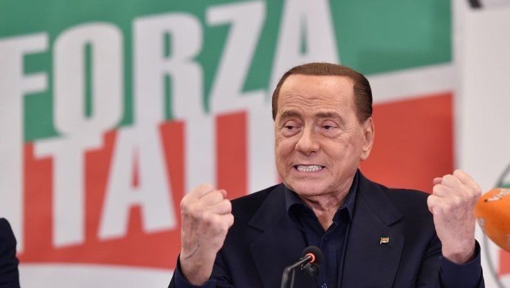 Cavaliere per alcuni, Caimano per altri: così la discesa in campo di Berlusconi traccia il confine tra prima e dopo