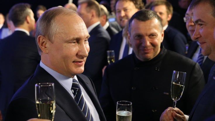Chi è Vladimir Soloviev, il presentatore russo filo-Putin a cui sono state congelate due ville sul lago di Como