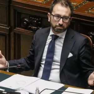 Giustizia, sì alla fiducia su intercettazioni, decreti antiscarcerazioni e App immuni
