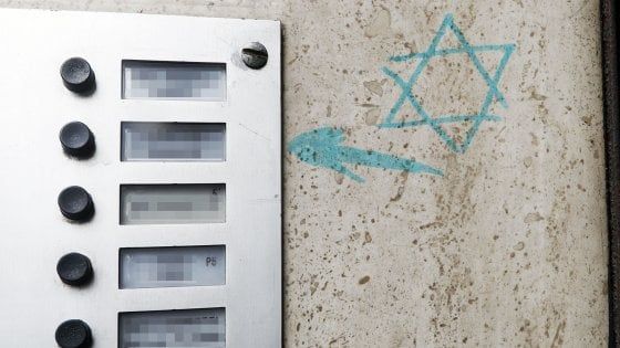 Bologna, stella di David sulla porta di un discendente di vittime della Shoah