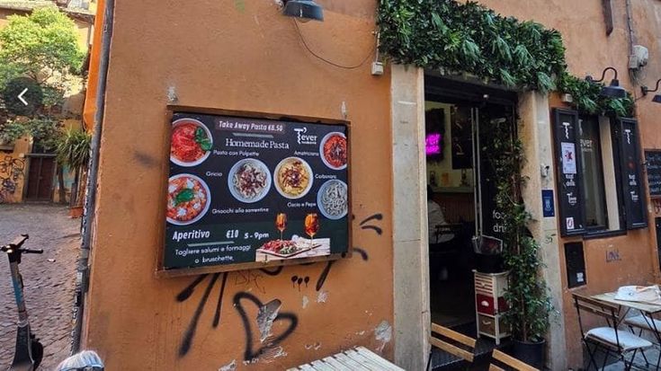 Trastevere, carbonara e spritz serviti senza autorizzazioni: chiuso per 15 giorni il bar T’Ever
