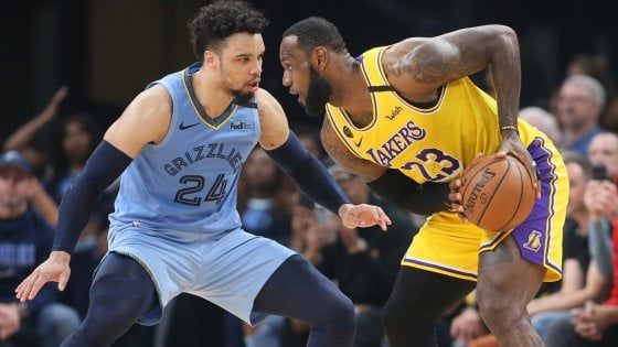 Basket, Nba: Memphis sgambetta i Lakers, Houston sbanca Boston all'overtime