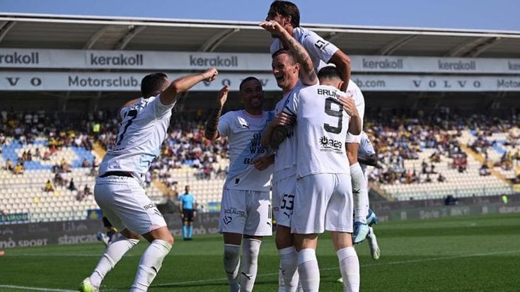 Serie B, il Venezia ne fa tre al Parma: Palermo a un punto dalla vetta. Solo pari per la Samp ad Ascoli