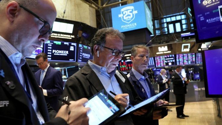 Le Borse di oggi, 18 agosto. Listini Ue chiudono positivi, Milano al top. Il prezzo del gas a nuovi massimi sopra 240 euro