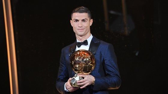 Pallone d'Oro 2017, vince Cristiano Ronaldo, poi Messi e Neymar. Buffon chiude al 4° posto