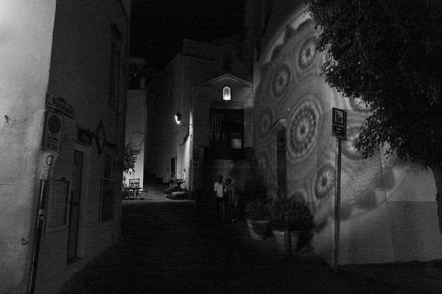 Ischia, per Sant’Anna il borgo s’illumina coi merletti artigianali delle donne isolane 