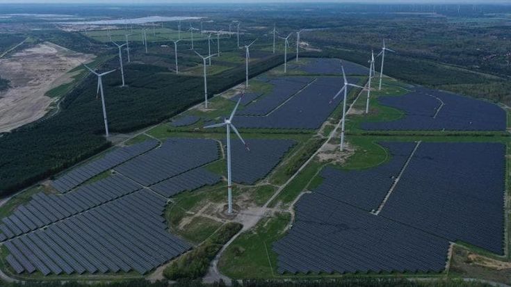 Con rinnovabili e batterie costi giù di 55 miliardi l’anno entro il 2030