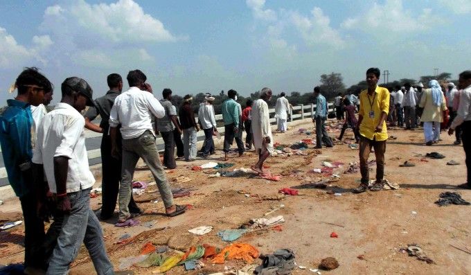 India, ressa in un tempio: 115 morti.<br />Tante le persone disperse