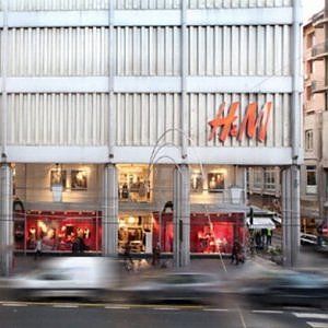 Parma, prova a rubare da H&M: denunciato un minore