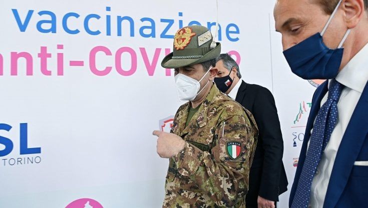 Covid, Cirio vuole accelerare sulle terze dosi: oggi vertice con il generale Figliuolo