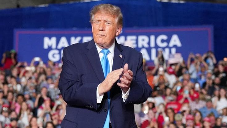 Ok di Trump alla fucilazione per l’autore della strage di Fort Hood. E sugli spot “patriottici” dice: “Li pago io”
