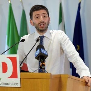 Speranza: "Il Pd riparta dalla questione sociale. L'unità del partito deve costruirla Renzi con una linea politica nuova"