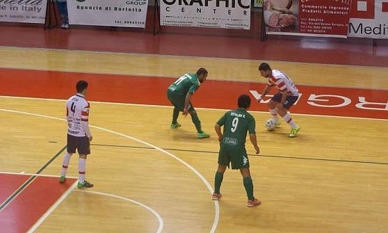 Calcio a 5, minacce al portiere del Giovinazzo: partita sospesa, interviene la polizia
