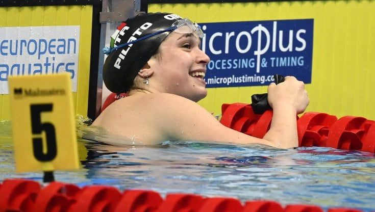 Azzurre d'oro agli Europei di nuoto: tris di Simona Quadarella nei 400 stile libero. Benedetta Pilato vince i 50 rana, Margherita Panziera domina i 200 dorso. Italia record: 27 medaglie