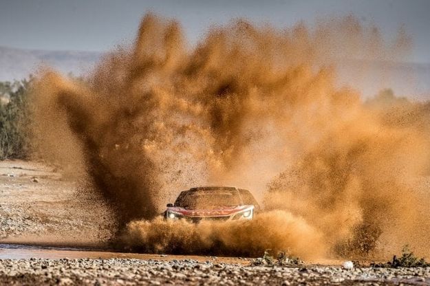 Rally del Marocco - Loeb mantiene il comando con la sua Peugeot 3008DKR