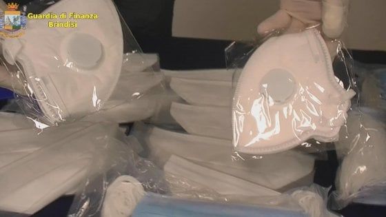 Coronavirus, vendono mascherine per 700 mila euro ma è una truffa: a Brindisi padre e figlio denunciati