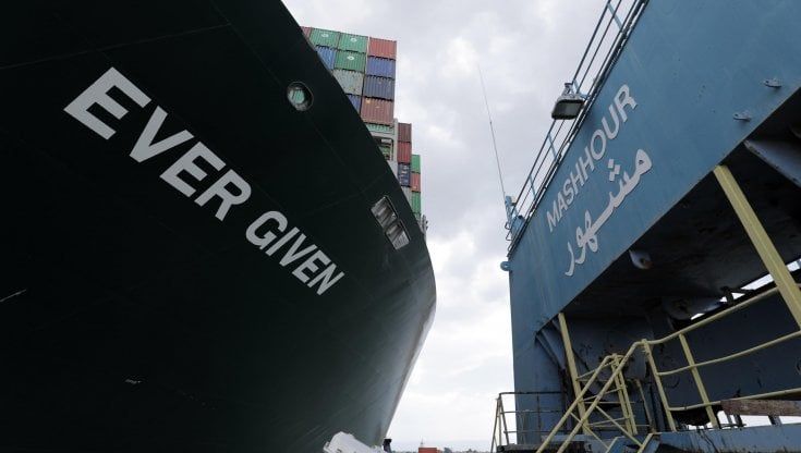 Giù il Pil, su i prezzi: così il blocco di Suez colpisce l’Italia