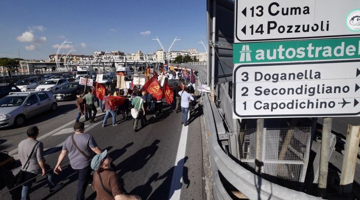 Jobs Act, il corteo blocca la Tangenziale