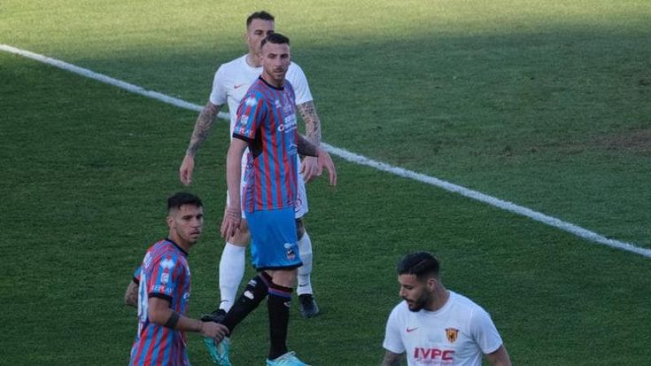 Calcio, per il Catania è finito l’incubo: i rossazzurri vincono e vanno ai play-off