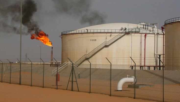 Libia, scontro con la Banca centrale, la Noc taglia l'export del petrolio