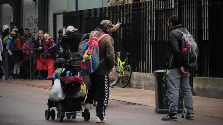 Italiani poveri in coda alla mensa dei francescani: ora sono il gruppo più numeroso dopo i peruviani