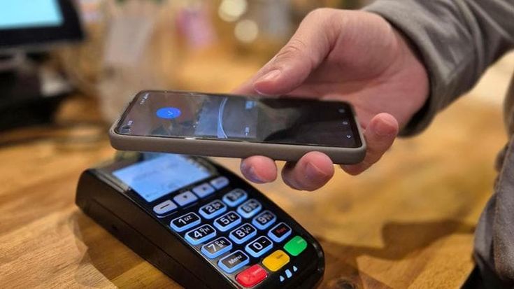 Competitività e agevolazioni su micropagamenti Pos: nuovo accordo Confcommercio-Intesa Sanpaolo