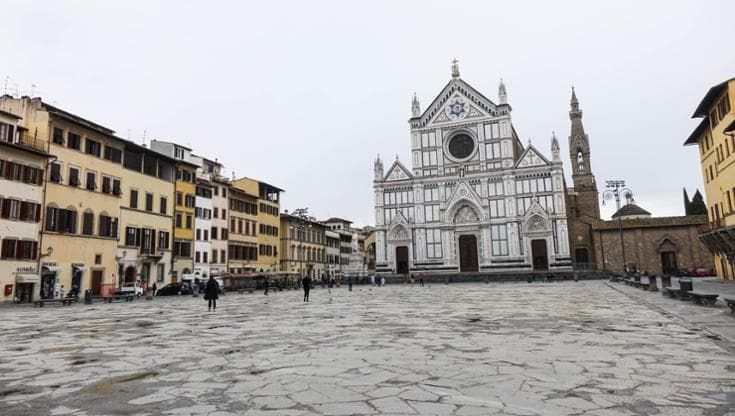 Firenze, sfondano una gioielleria con un furgone: rubati monili d’oro