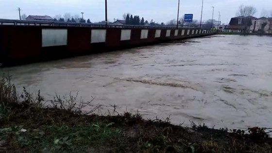 Emilia-Romagna, dal gelo al vento caldo alle alluvioni. Il meteorologo Lombroso: "Eventi sempre più estremi"