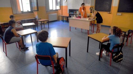 I presidi: "Servono 20mila aule in spazi alternativi alle scuole"