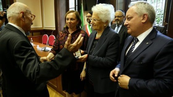 A Milano conferite 11 medaglie d'onore a ex deportati e internati nei lager nazisti